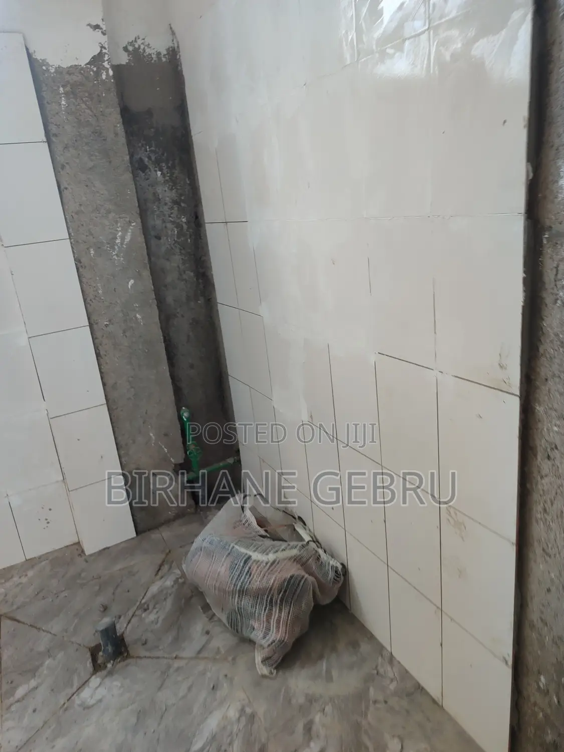 Complex Apartiment Rent for Cafe and Resturant