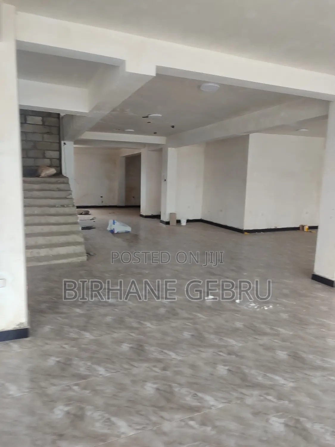 Complex Apartiment Rent for Cafe and Resturant