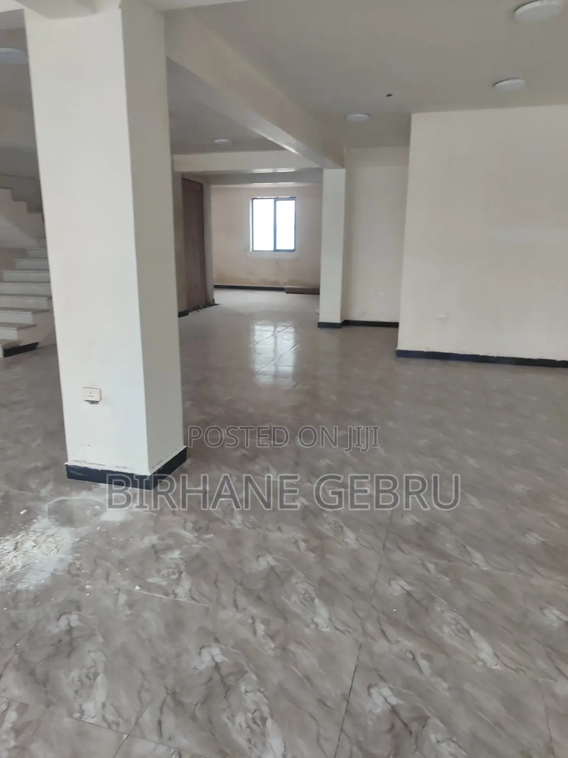 Complex Apartiment Rent for Show Room and Other Business