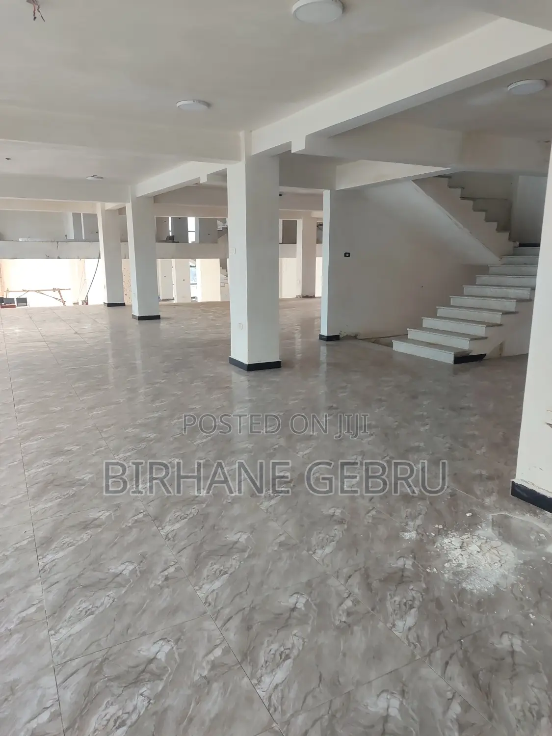 Complex Apartiment Rent for Show Room and Other Business
