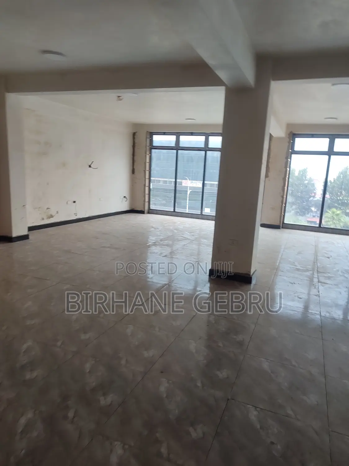 Complex Apartiment Rent for Show Room and Other Business