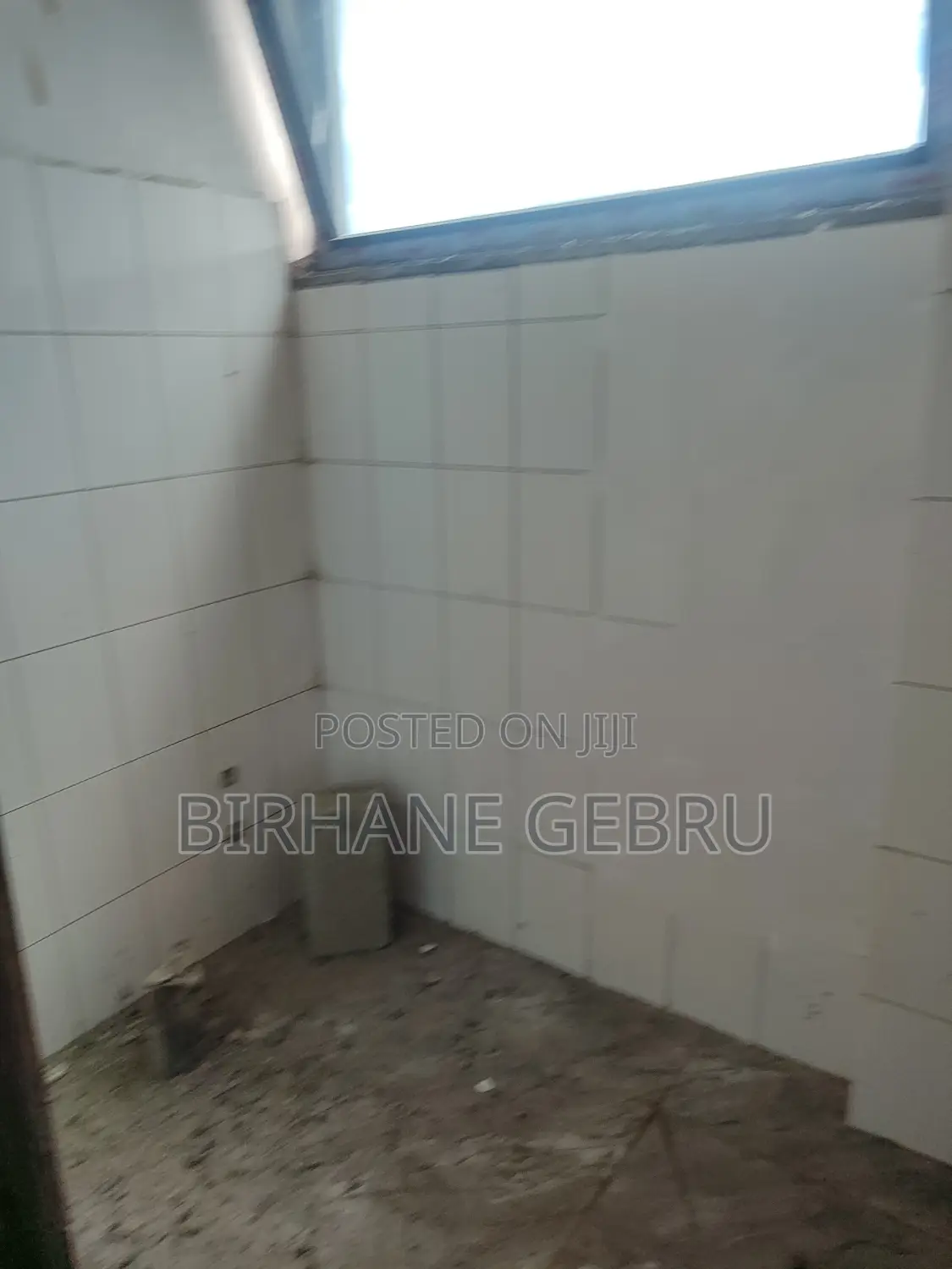 Complex Apartiment Rent for Show Room and Other Business