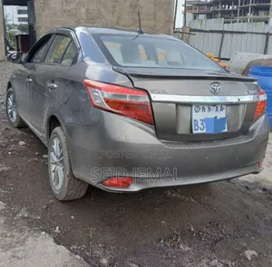 Toyota Yaris 2016 Gray