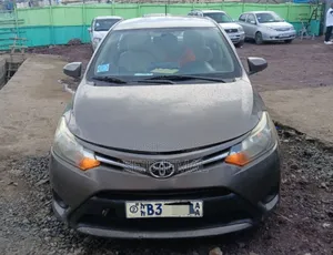 Toyota Yaris 2016 Gray