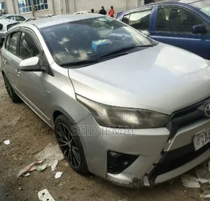 Toyota Yaris 2016 Silver