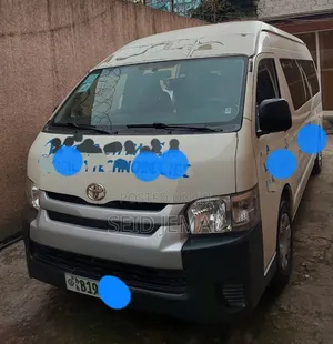 Toyota HiAce 2017 White