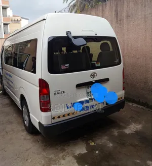 Toyota HiAce 2017 White