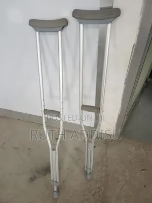 Photo - Axillary Bilateral Crutches鳵你crutches元首axillary Bilateral Crutches