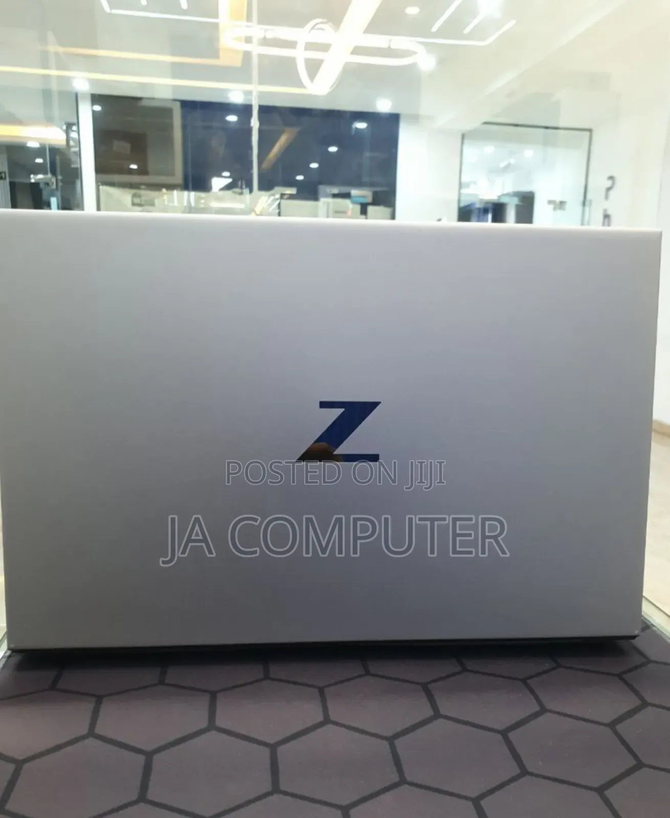 New Laptop HP ZBook Firefly G8 16GB Intel Core I7 SSD 1T