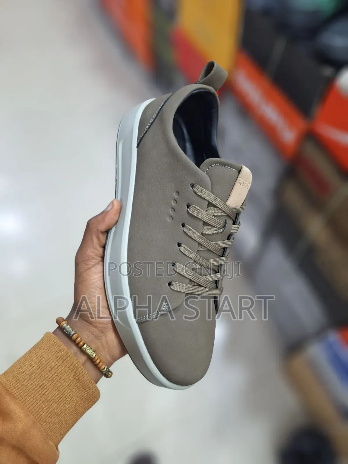  Rushine Flat Sneakers 
 Made in Vietnam 
 Size -- 39--44