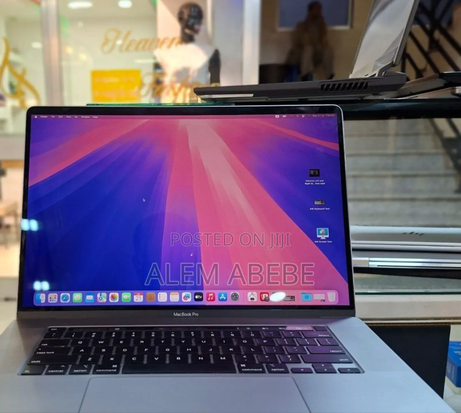 Laptop Apple MacBook Pro 2019 32GB Apple M1 Pro SSD 1T