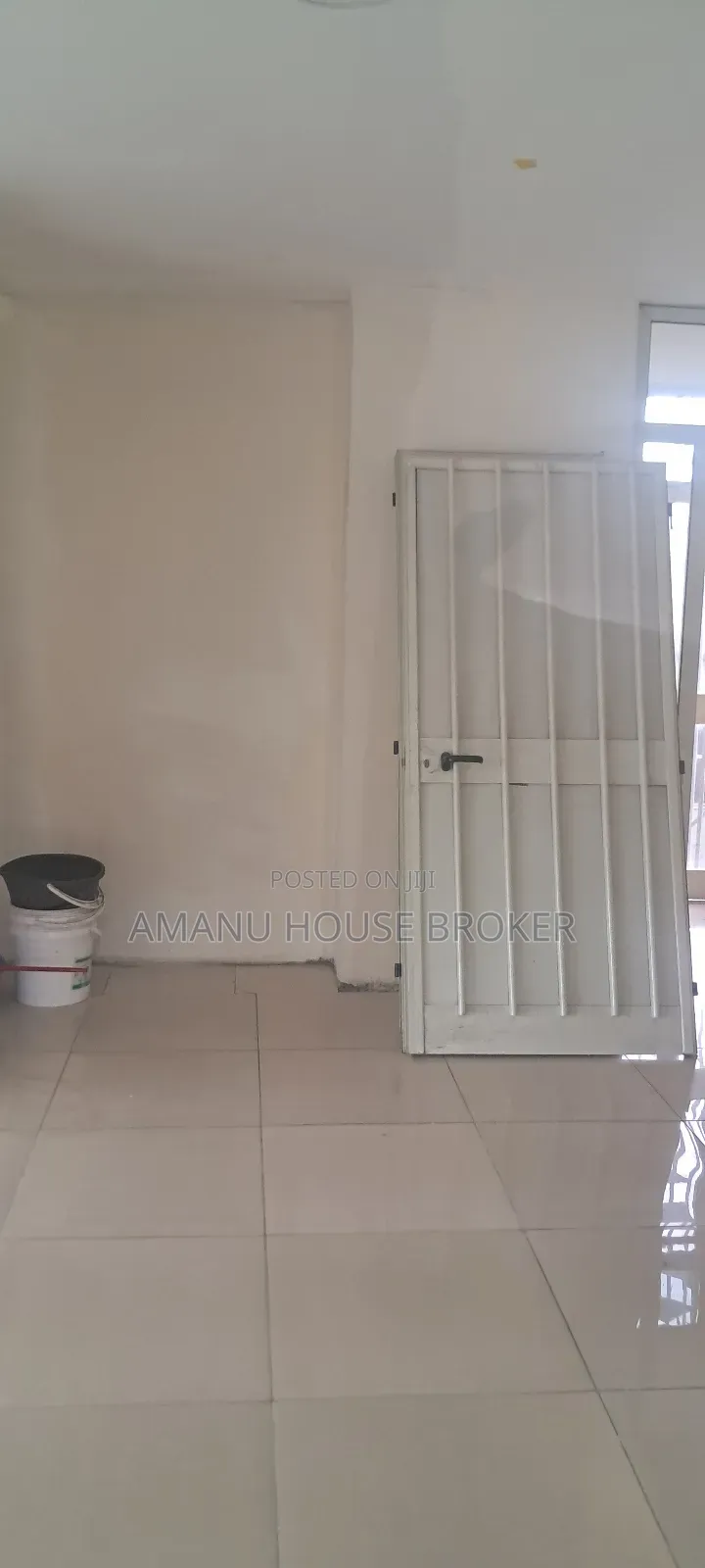 አስቸኳይ የሚከራይ ቢሮ 15sqm በ9ሺ ብር ሜክሲኮ