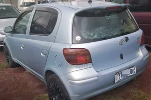 Toyota Vitz 2004 Blue