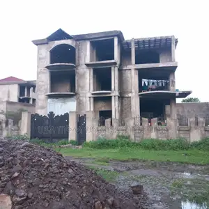 8bdrm House in Legetafo Area, Oromia-Finfinne for sale