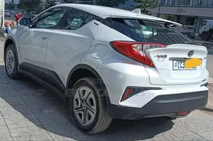Toyota C-HR Nightshade 2022 White