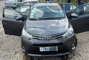 Toyota Yaris 2016 Black