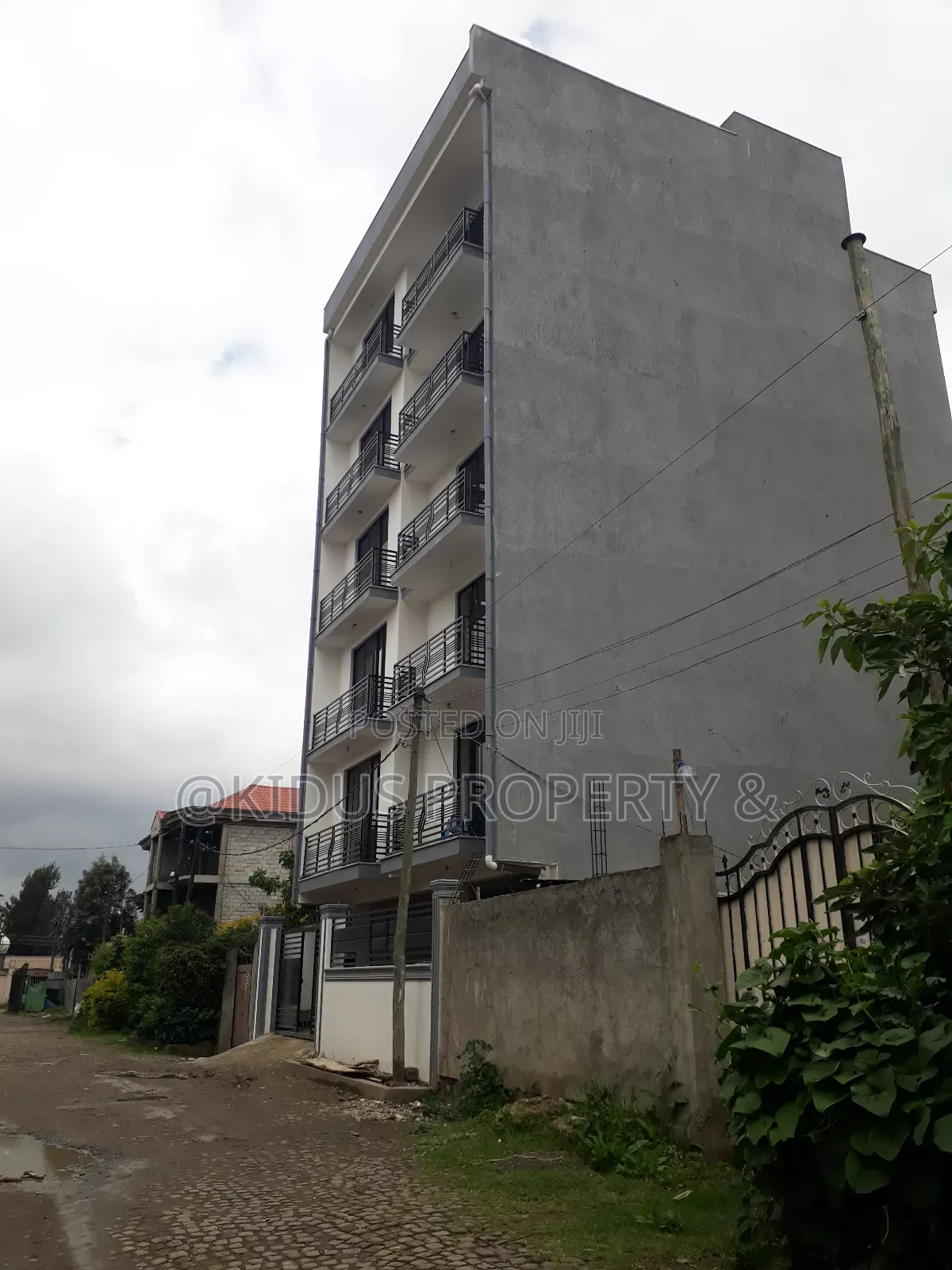 3bdrm Apartment in Africa Building, Nifas Silk-Lafto for rent