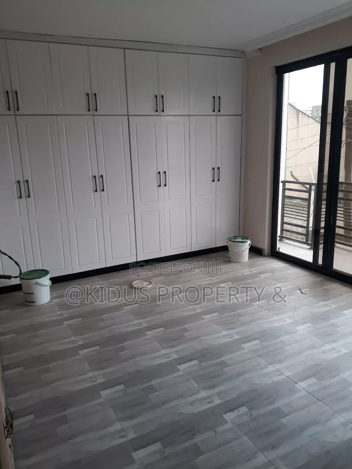 3bdrm Apartment in Africa Building, Nifas Silk-Lafto for rent