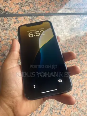 Photo - Apple iPhone 11 64 GB Black