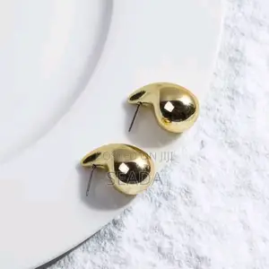 Photo - Golden Earrings