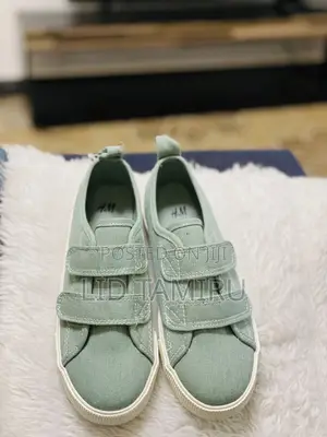 Photo - Kids Shoe Unisex Size 31