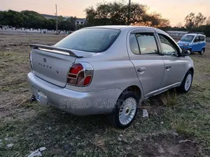 Toyota Platz 2001 Off white