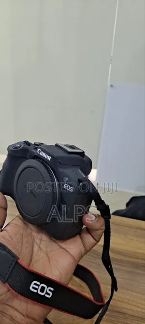 Photo - Canon Eos R50