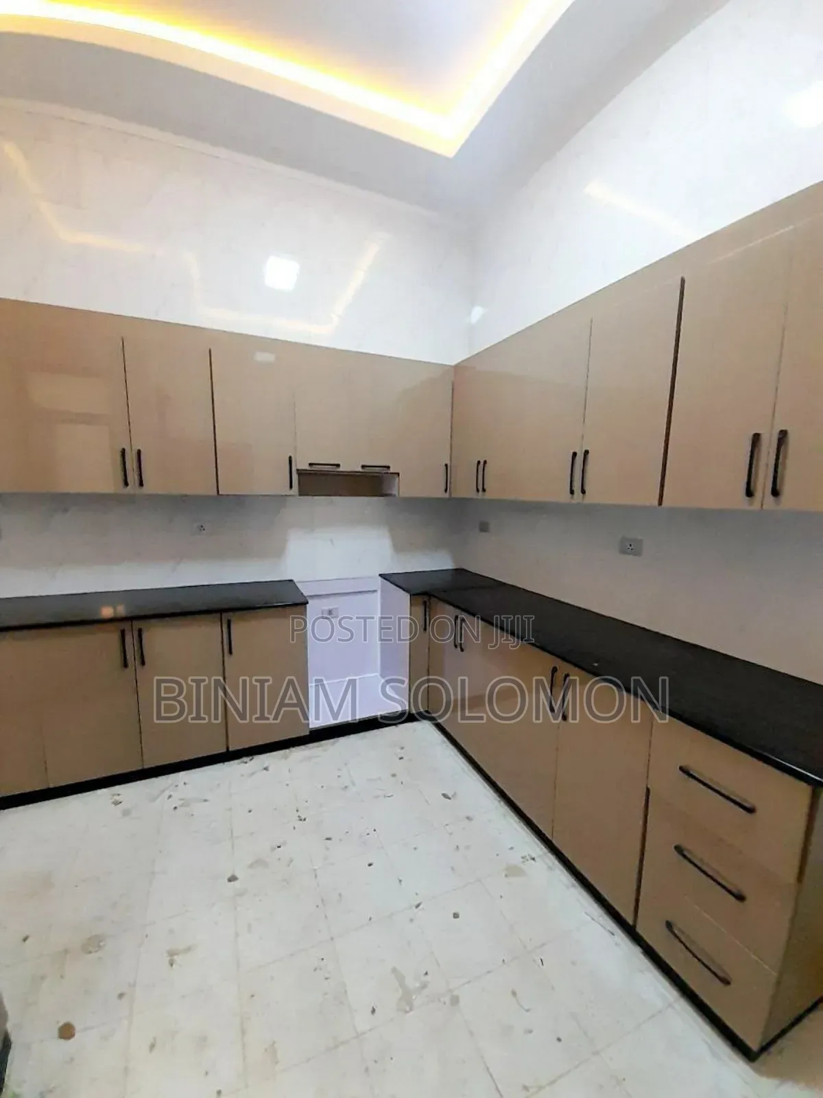 5bdrm Villa in Bole for sale