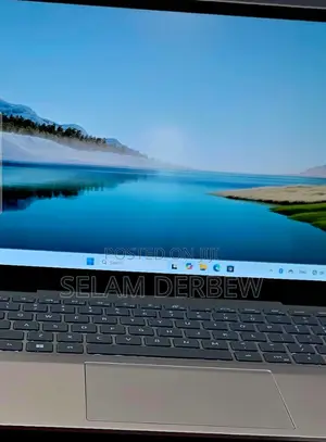 Photo - New Laptop Dell Inspiron 16 5620 16GB Intel Core I7 SSD 1T