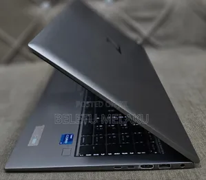 New Laptop HP ZBook Firefly G8 32GB Intel Core I7 SSD 1T