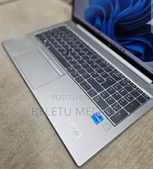 New Laptop HP ZBook Firefly G8 32GB Intel Core I7 SSD 1T