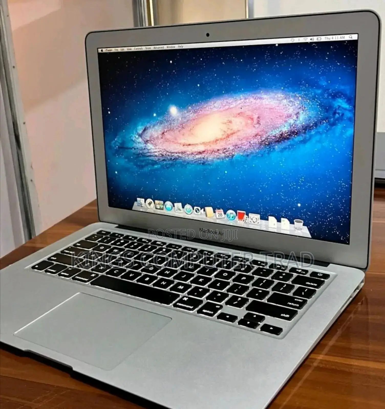 New Laptop Apple MacBook 2015 8GB Intel Core i5 SSD 256GB