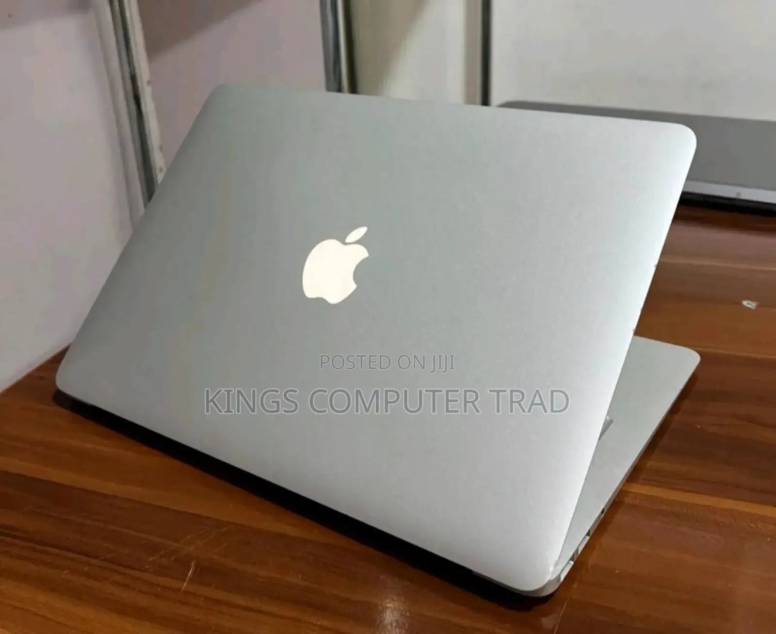 New Laptop Apple MacBook 2015 8GB Intel Core i5 SSD 256GB