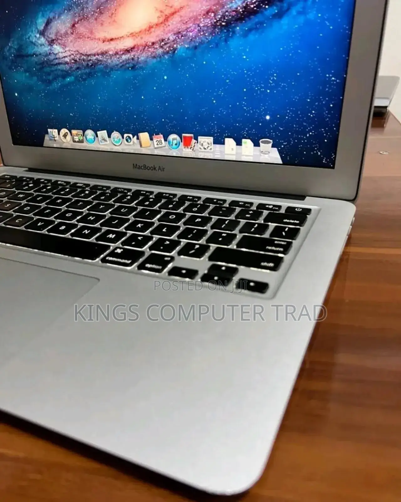 New Laptop Apple MacBook 2015 8GB Intel Core i5 SSD 256GB