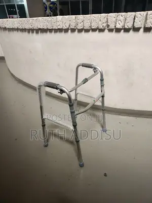 Photo - Foldable Walker膩丘medical Walker脯麻walker Almunium炭壓medical Walker New