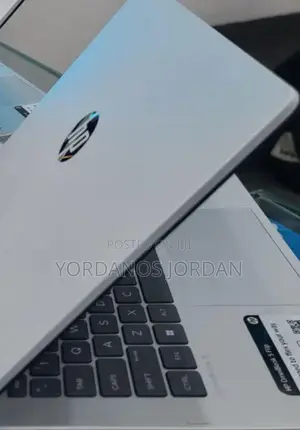 New Laptop HP OmniBook 5 Flip 8GB Intel Core I5 SSD 512GB