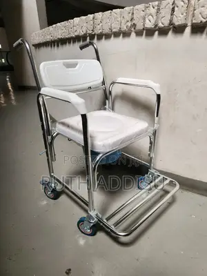 Photo - Wheelchair Toilet資今comfortable庫房wheelchair Commode簾你wheelchair New