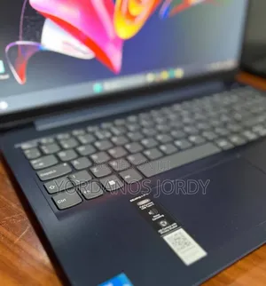 New Laptop Lenovo Ideapad 3 8GB Intel Core I3 SSD 256GB