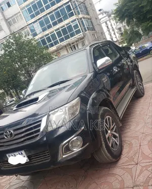 Photo - Toyota Hilux 2014 Silver