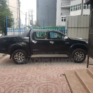 Toyota Hilux 2014 Silver
