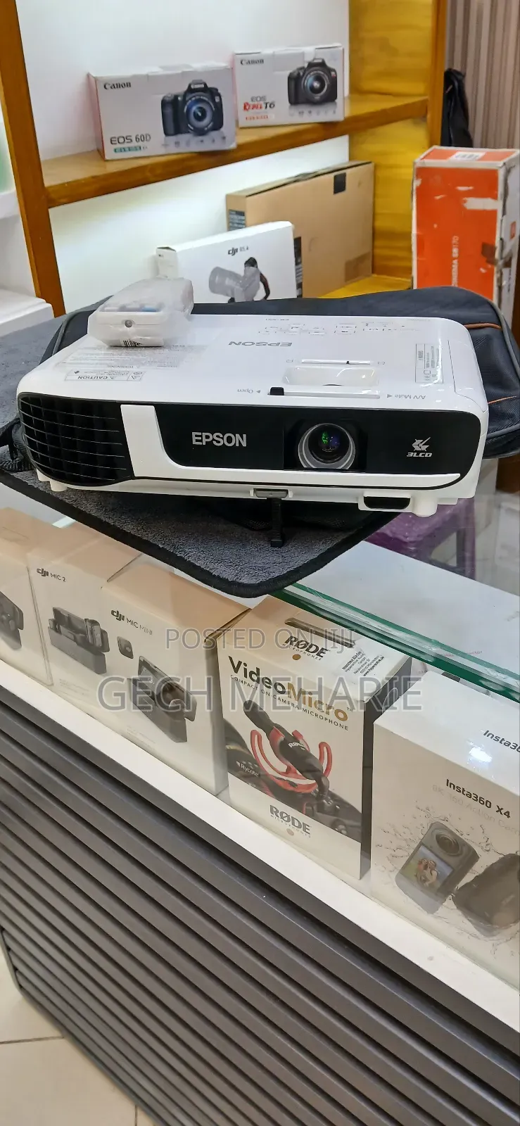3epson Projector Model: Eb-X51 Has: Bag Remote Model Name: Eb-X51