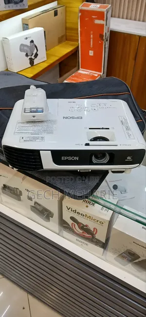 3epson Projector Model: Eb-X51 Has: Bag Remote Model Name: Eb-X51