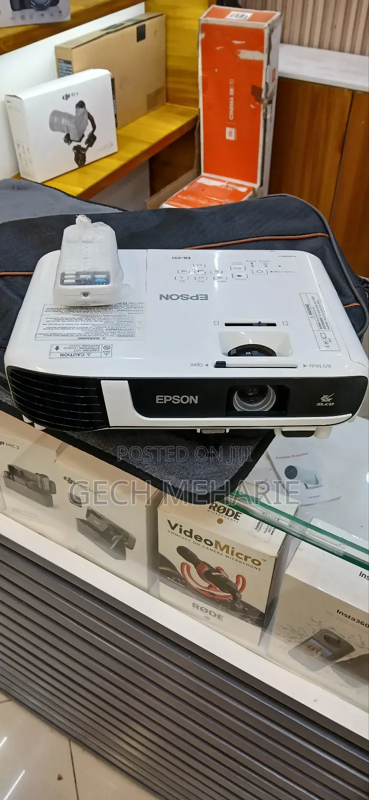 3epson Projector Model: Eb-X51 Has: Bag Remote Model Name: Eb-X51