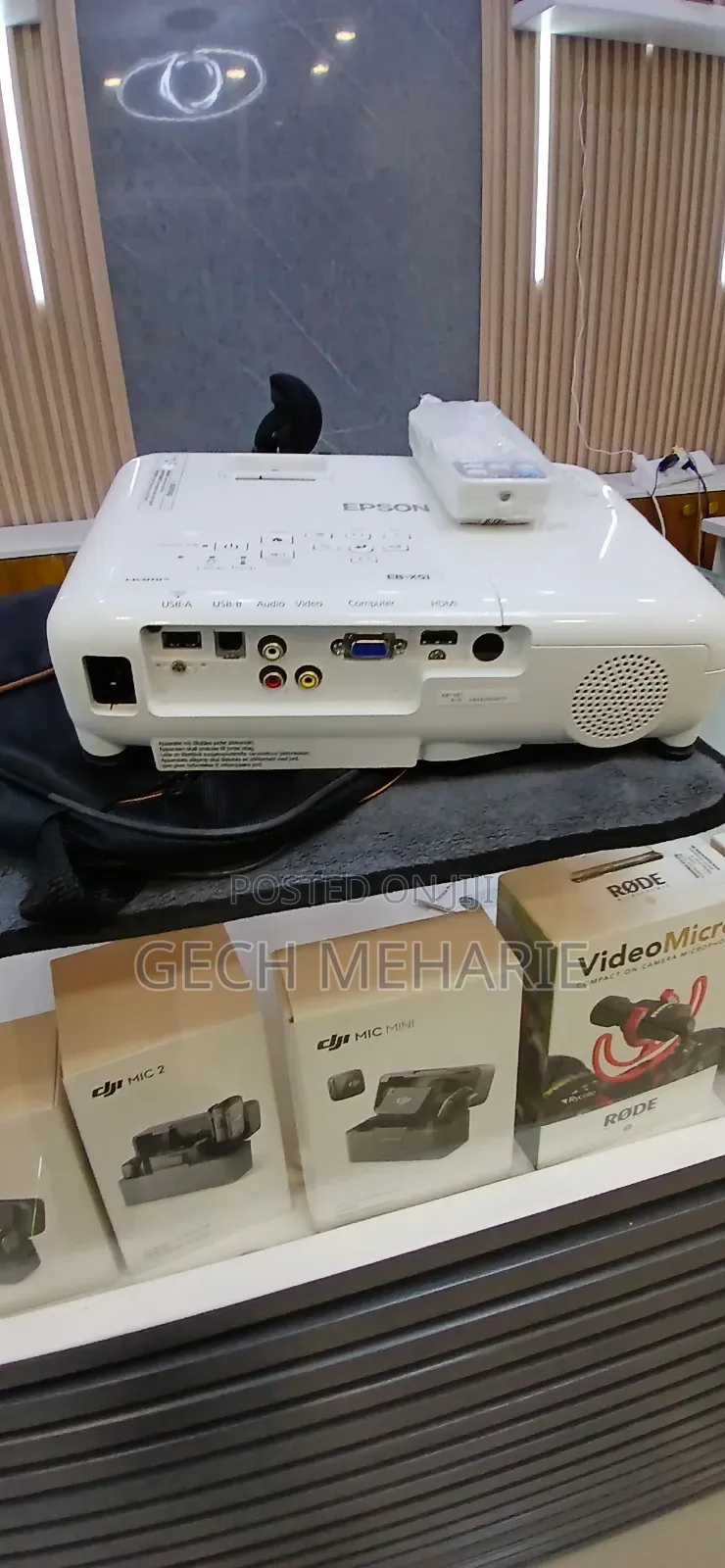 3epson Projector Model: Eb-X51 Has: Bag Remote Model Name: Eb-X51