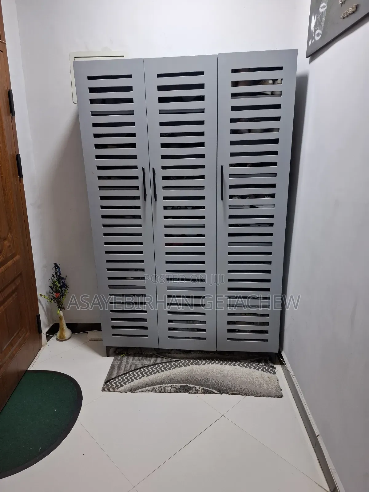 ሰፊና ባለ3 በር የጫማ መደርደሪያ Tall and Spacious Shoe Rack (1.8m X 1.2m)