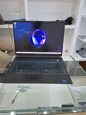 New Laptop Alienware M17x R2 16GB Intel Core I9 SSD 1T