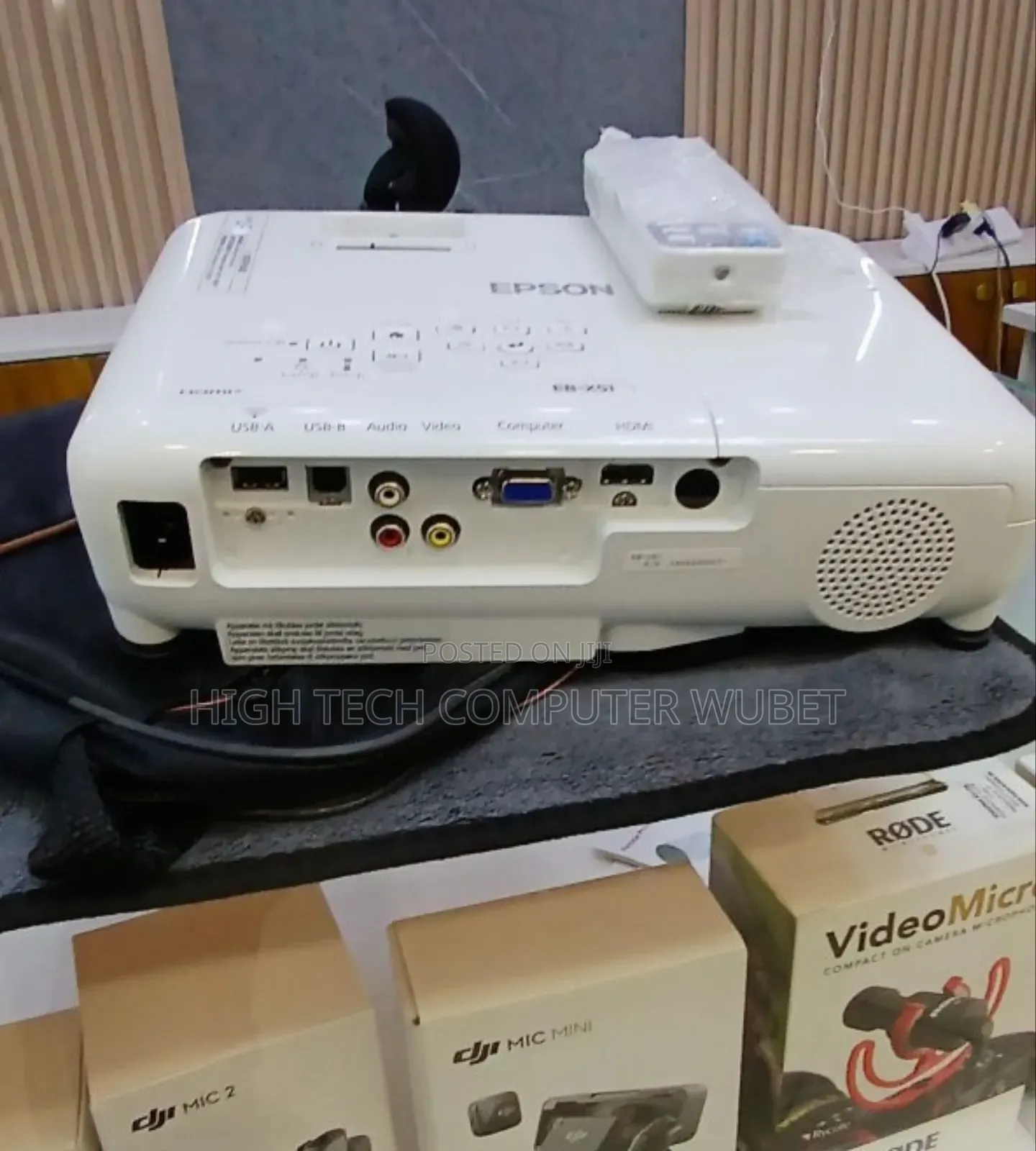 Repson Projector Model: Eb-X51 Has: Bag Remote Model Name: