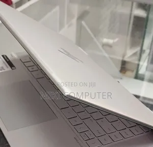 New Laptop HP Envy X360 8GB Intel Core I5 SSD 512GB