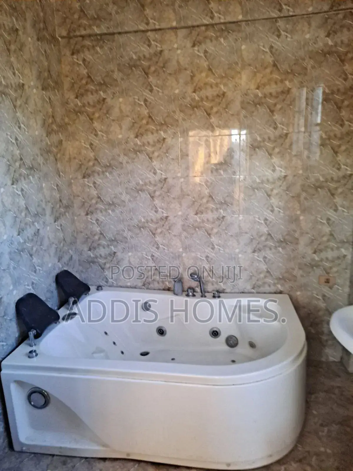 Furnished 10bdrm Villa in Bole for sale