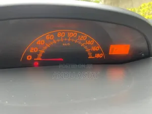 Toyota Yaris Base Hatchback 5dr 2010 Silver